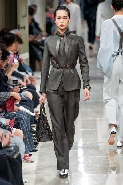 Look 9